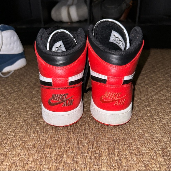 Jordan 1 Chicagos - Picture 4 of 7